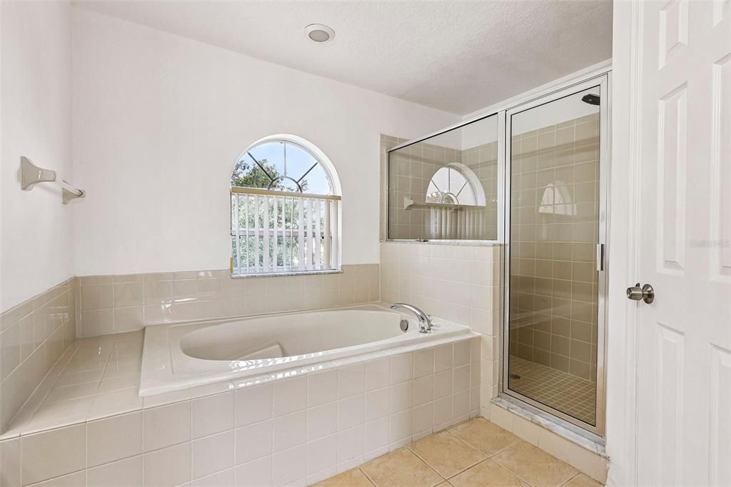 На продажу: $399,000 (4 спален, 2 ванн, 2806 Квадратных фут)