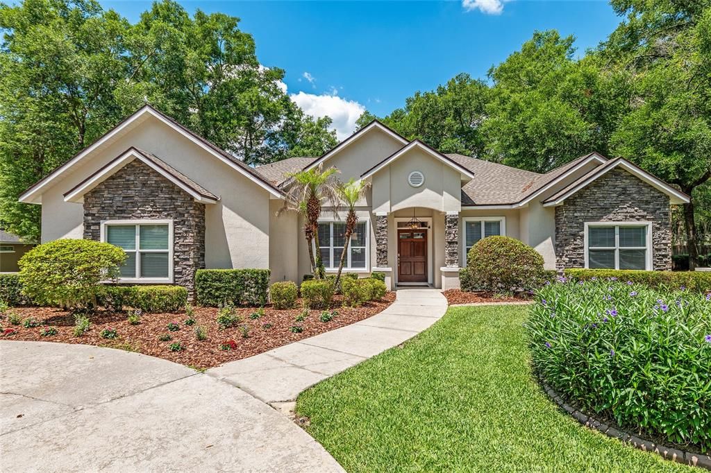 Active With Contract: $589,500 (3 beds, 3 baths, 2482 Square Feet)