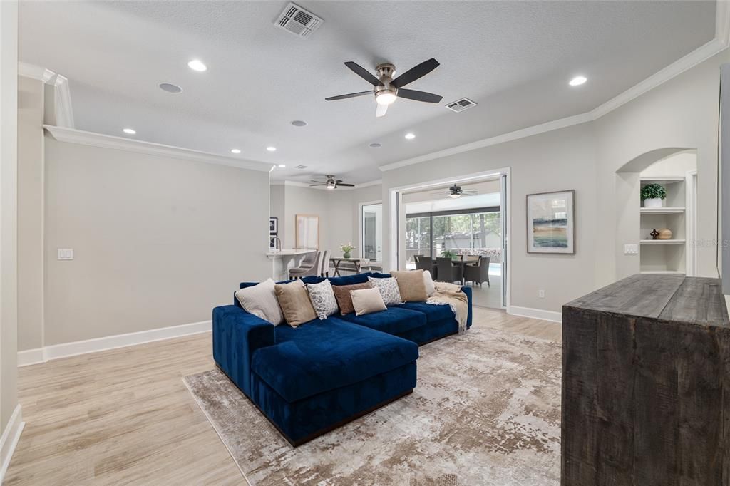 Active With Contract: $589,500 (3 beds, 3 baths, 2482 Square Feet)