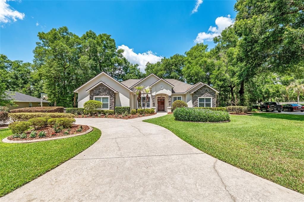 Active With Contract: $589,500 (3 beds, 3 baths, 2482 Square Feet)