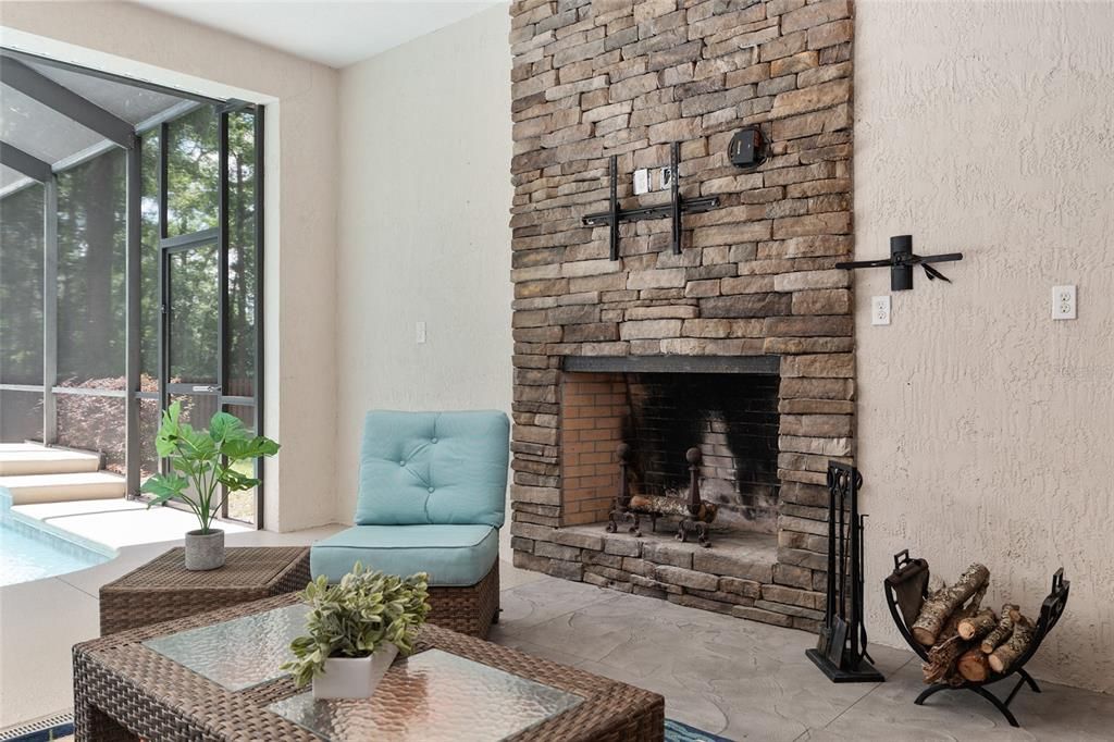 Active With Contract: $589,500 (3 beds, 3 baths, 2482 Square Feet)