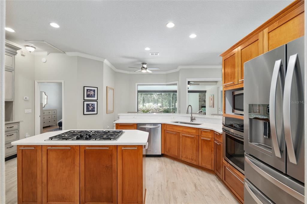 Active With Contract: $589,500 (3 beds, 3 baths, 2482 Square Feet)