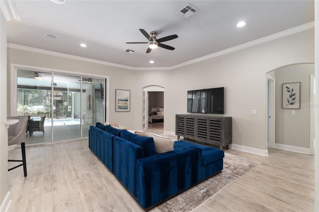Active With Contract: $589,500 (3 beds, 3 baths, 2482 Square Feet)
