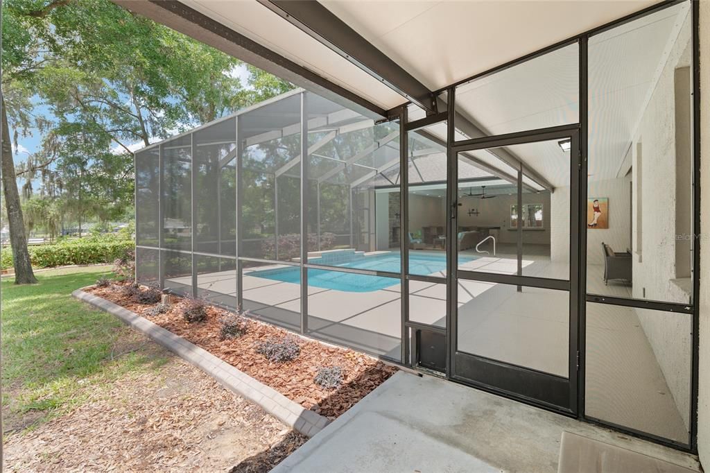Active With Contract: $589,500 (3 beds, 3 baths, 2482 Square Feet)