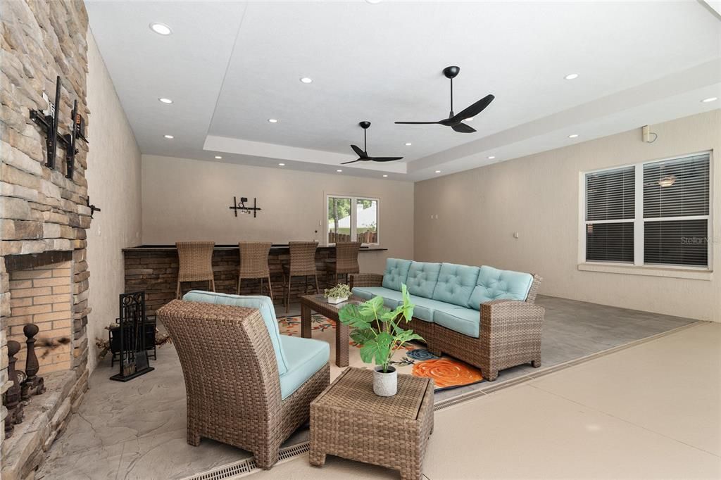 Active With Contract: $589,500 (3 beds, 3 baths, 2482 Square Feet)