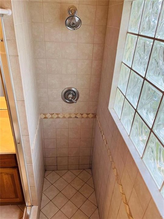 For Rent: $2,200 (3 beds, 2 baths, 1685 Square Feet)