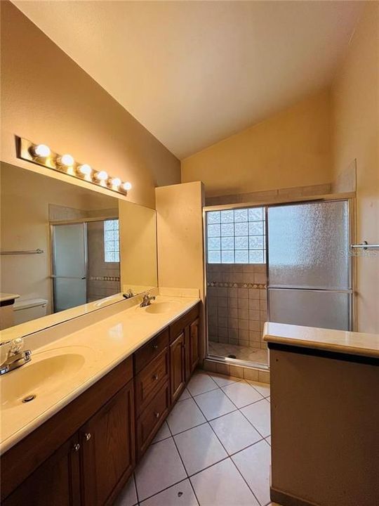 For Rent: $2,200 (3 beds, 2 baths, 1685 Square Feet)
