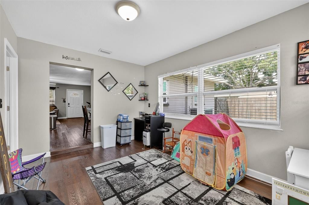 Activo con contrato: $314,900 (3 camas, 1 baños, 1186 Pies cuadrados)