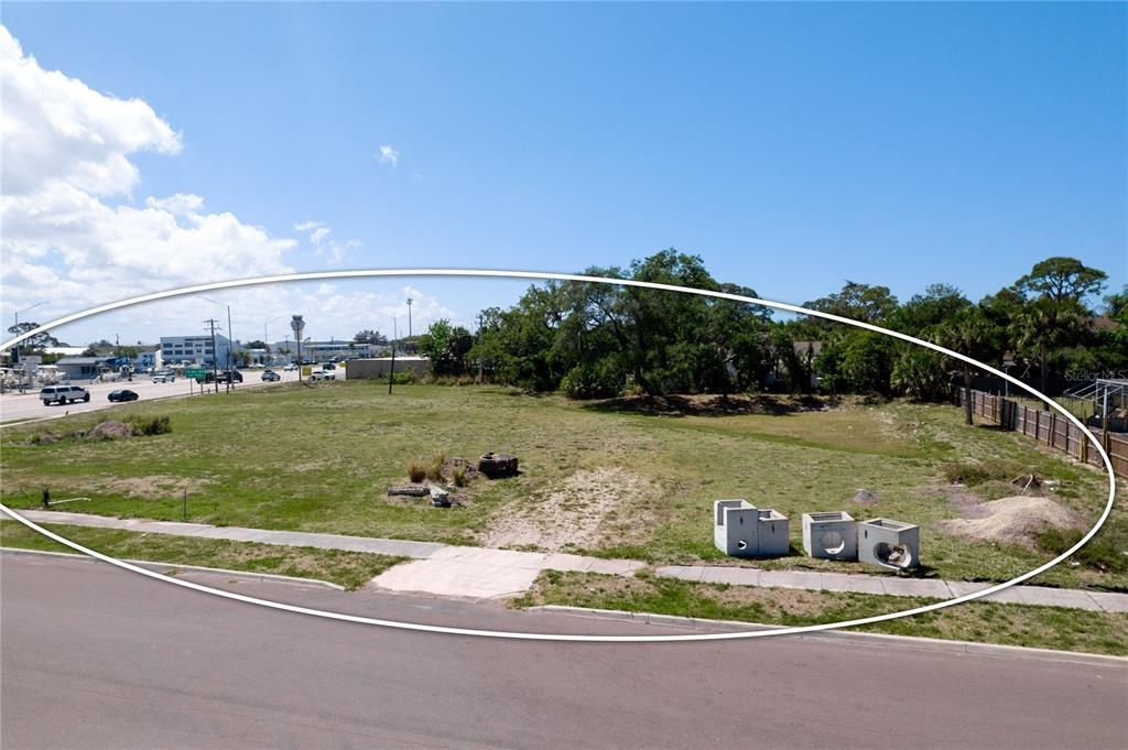 En Venta: $2,000,000 (1.65 acres)