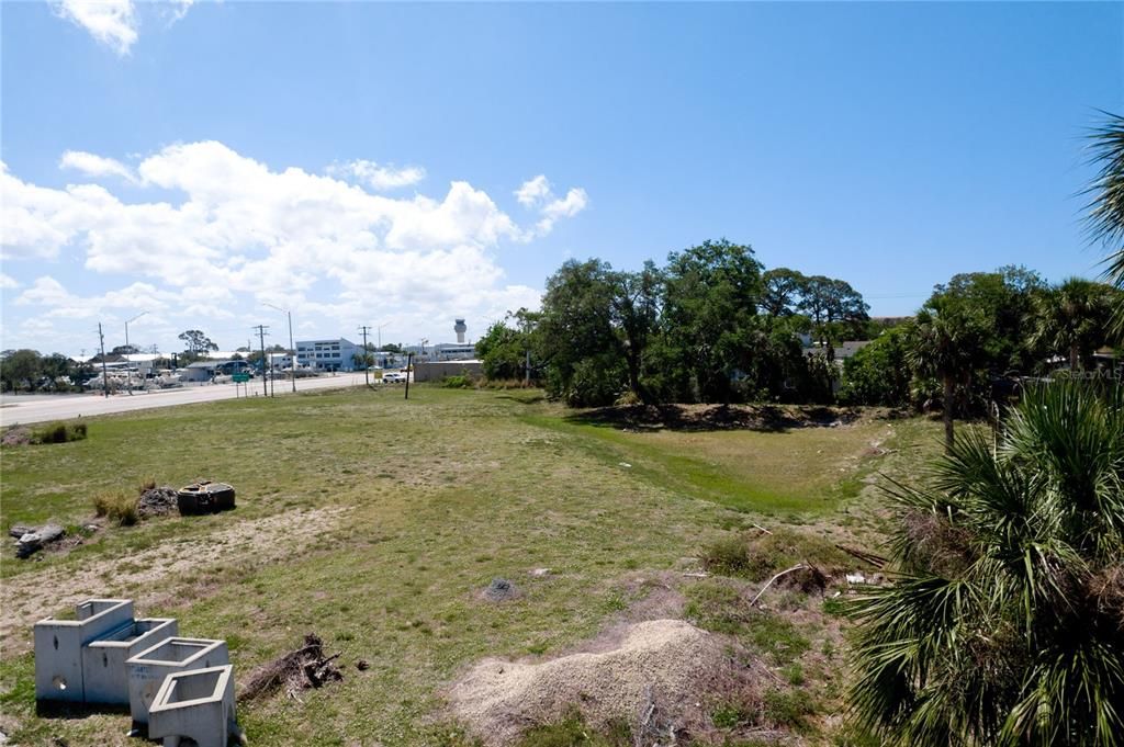 En Venta: $2,000,000 (1.65 acres)