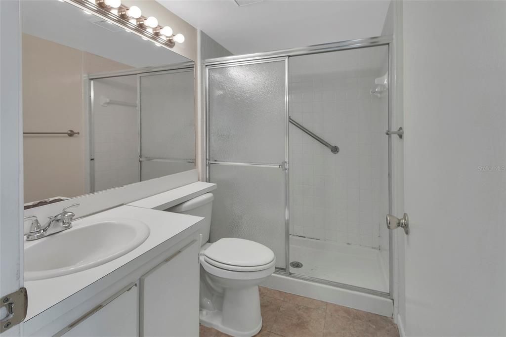 На продажу: $129,900 (2 спален, 2 ванн, 975 Квадратных фут)