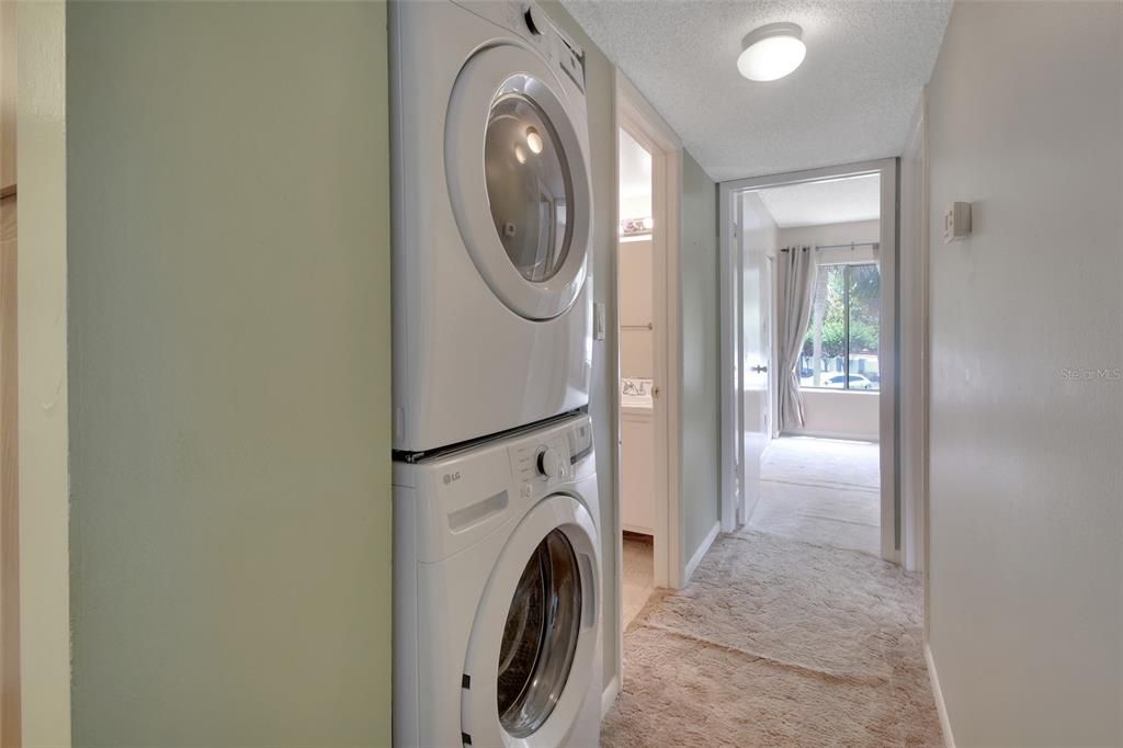На продажу: $129,900 (2 спален, 2 ванн, 975 Квадратных фут)