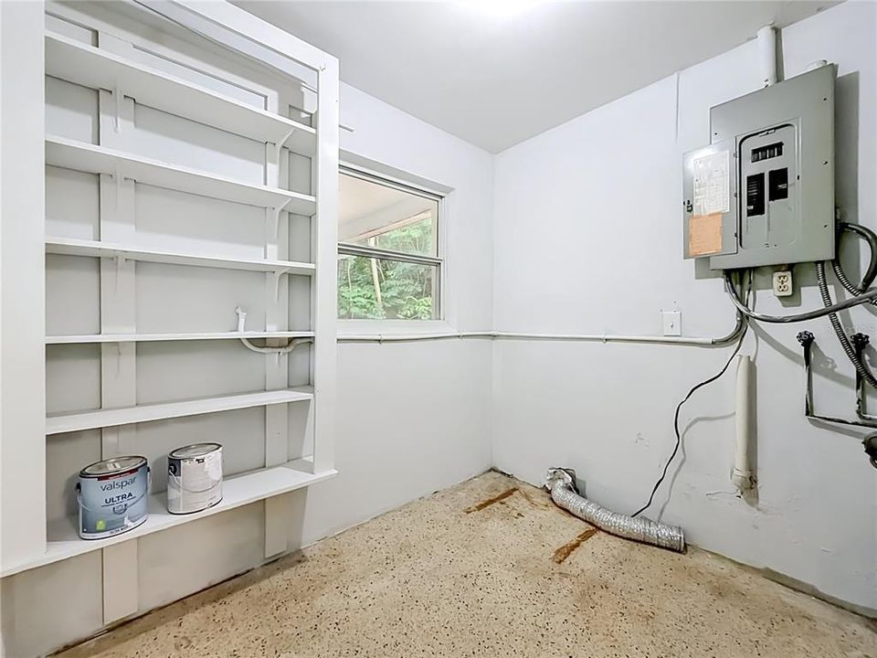 For Sale: $139,000 (1 beds, 1 baths, 859 Square Feet)