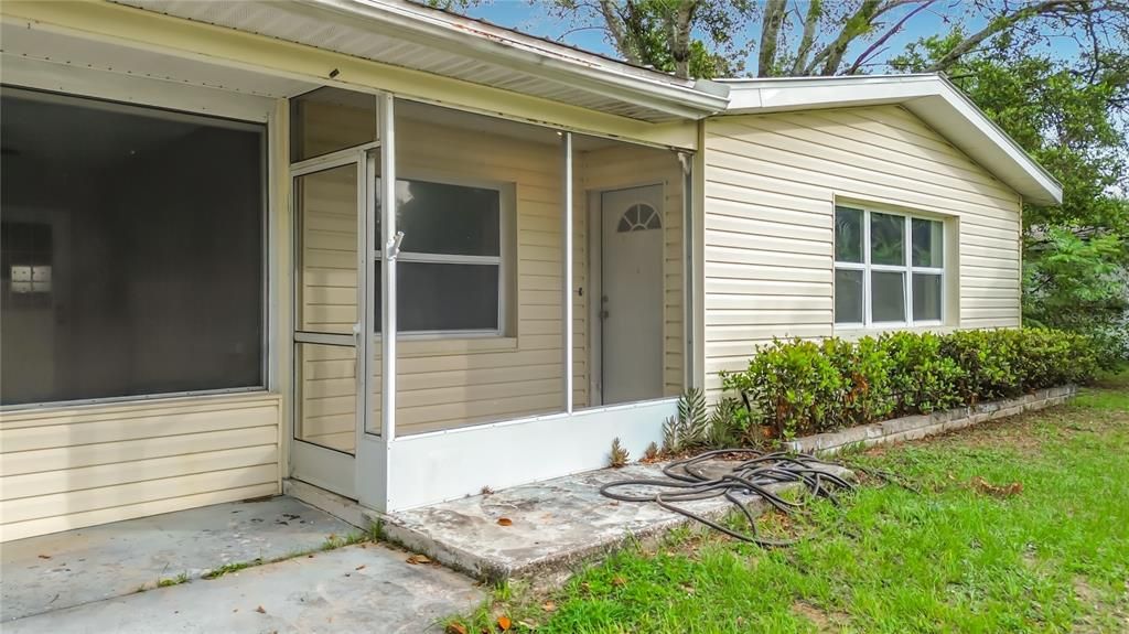 For Sale: $139,000 (1 beds, 1 baths, 859 Square Feet)