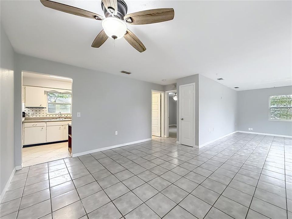 For Sale: $139,000 (1 beds, 1 baths, 859 Square Feet)