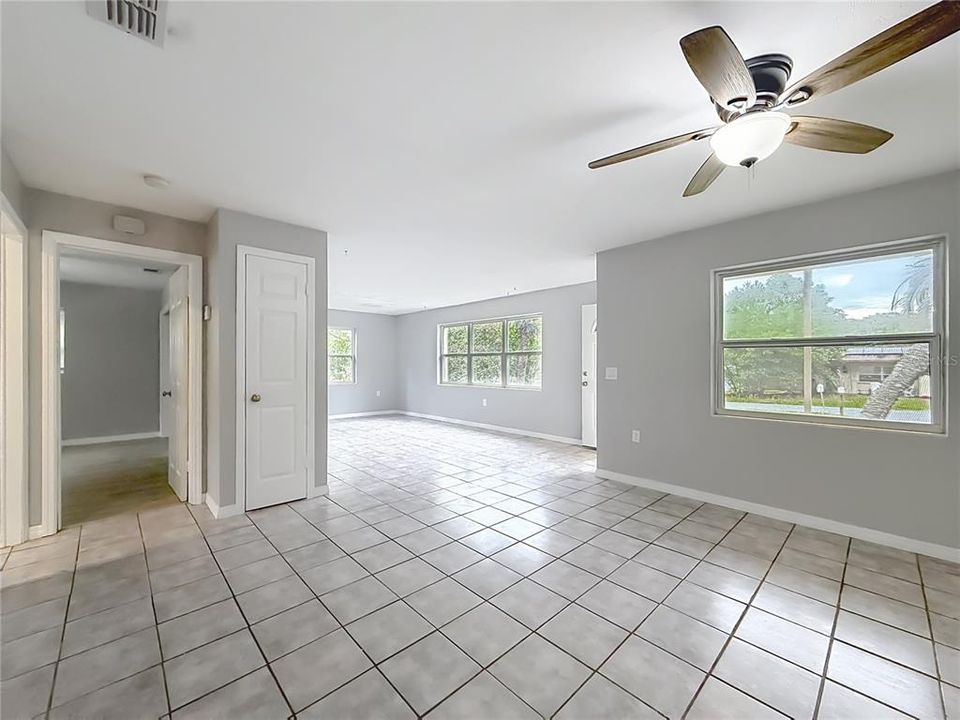 For Sale: $139,000 (1 beds, 1 baths, 859 Square Feet)