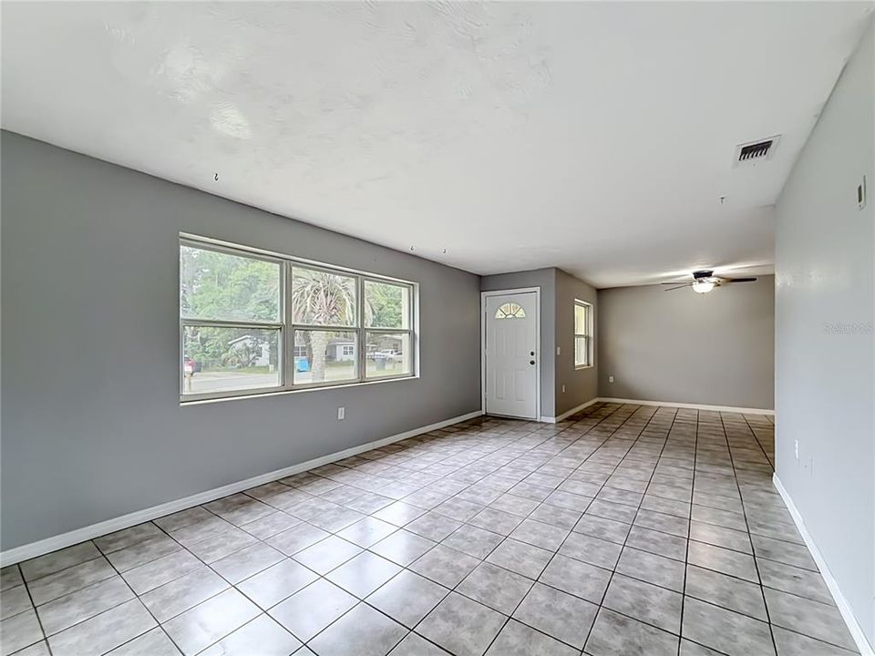 For Sale: $139,000 (1 beds, 1 baths, 859 Square Feet)