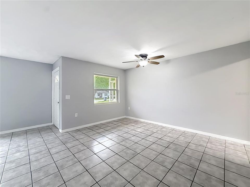 For Sale: $139,000 (1 beds, 1 baths, 859 Square Feet)