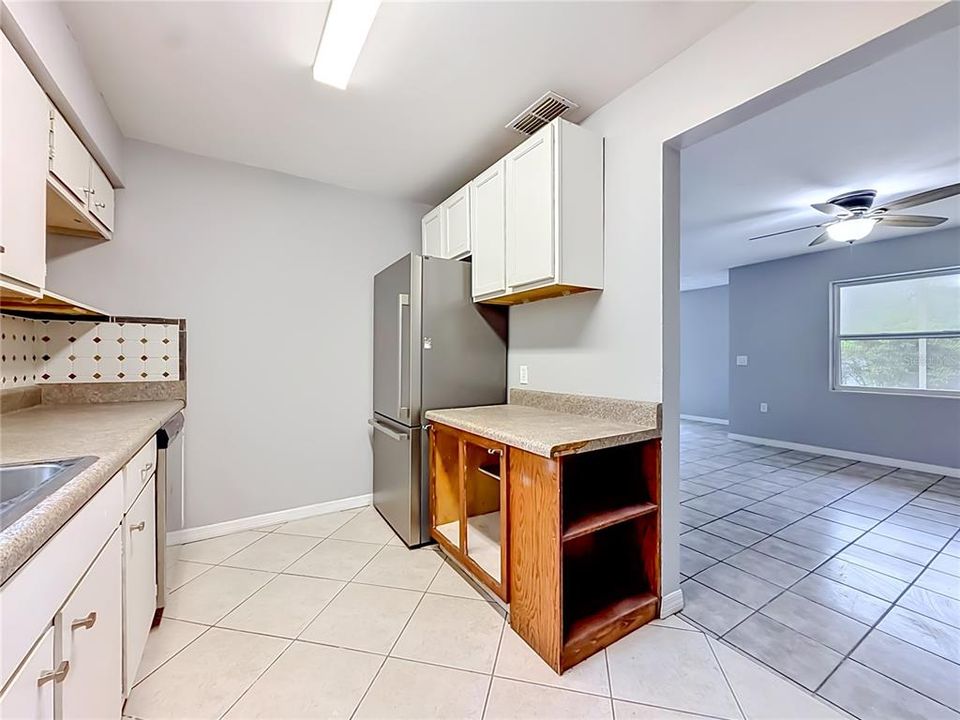 For Sale: $139,000 (1 beds, 1 baths, 859 Square Feet)