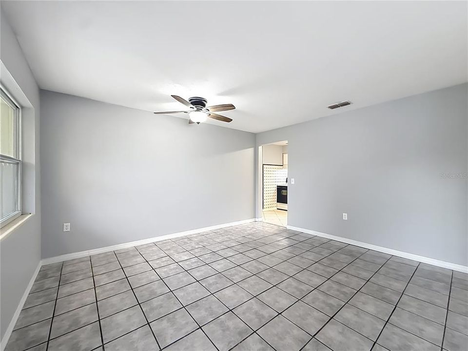 For Sale: $139,000 (1 beds, 1 baths, 859 Square Feet)