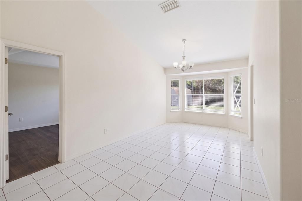 En Venta: $399,000 (4 camas, 2 baños, 1957 Pies cuadrados)