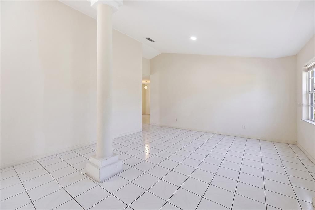 En Venta: $399,000 (4 camas, 2 baños, 1957 Pies cuadrados)