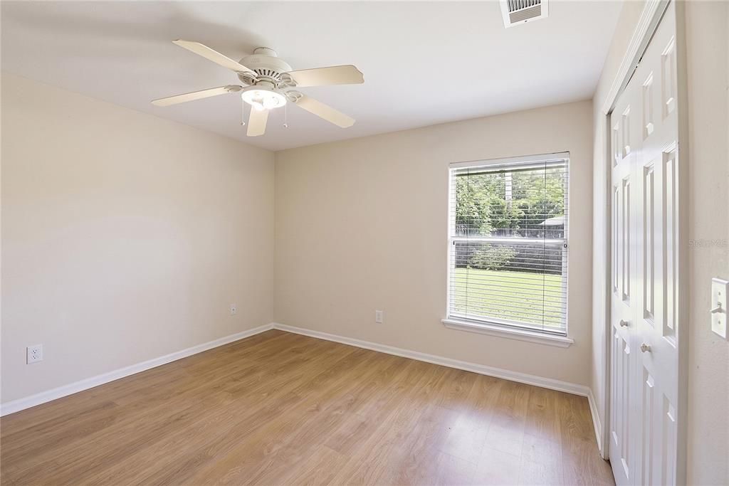 En Venta: $399,000 (4 camas, 2 baños, 1957 Pies cuadrados)