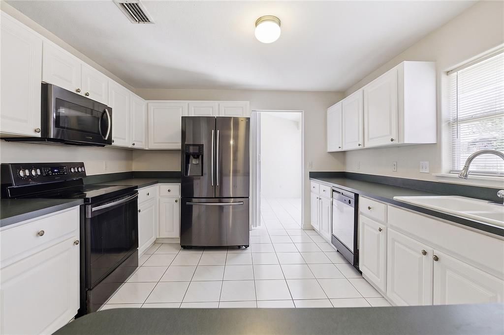 En Venta: $399,000 (4 camas, 2 baños, 1957 Pies cuadrados)