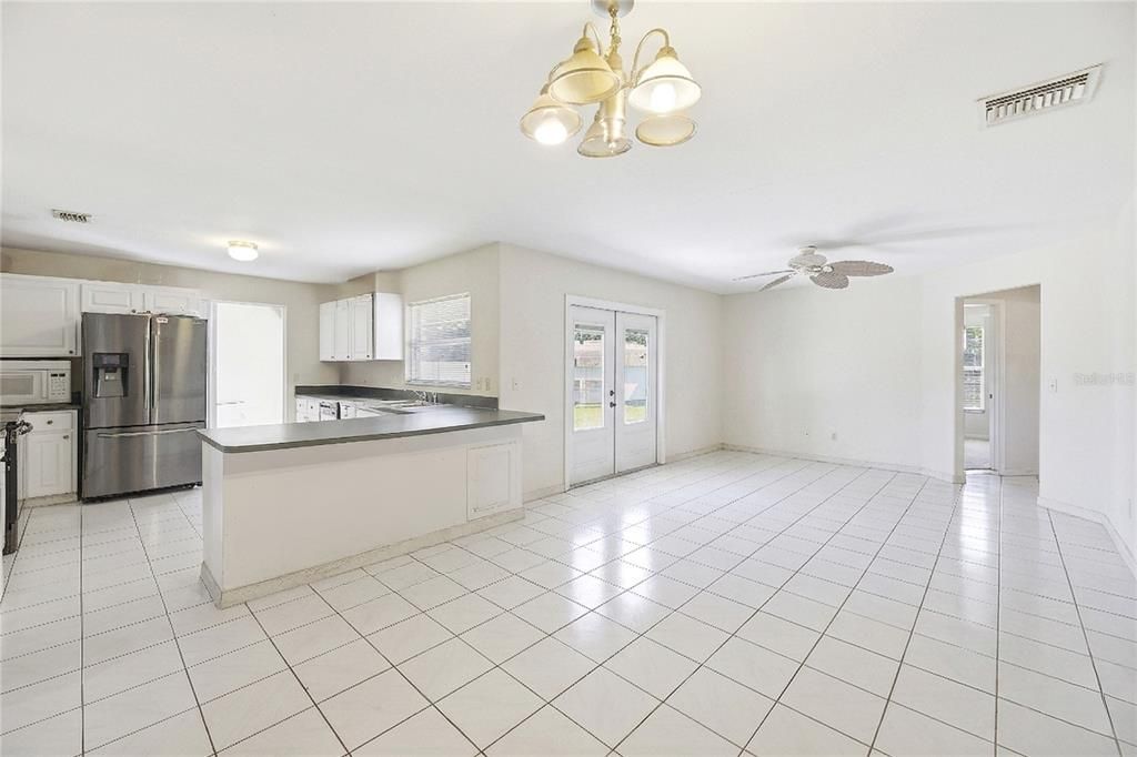 En Venta: $399,000 (4 camas, 2 baños, 1957 Pies cuadrados)