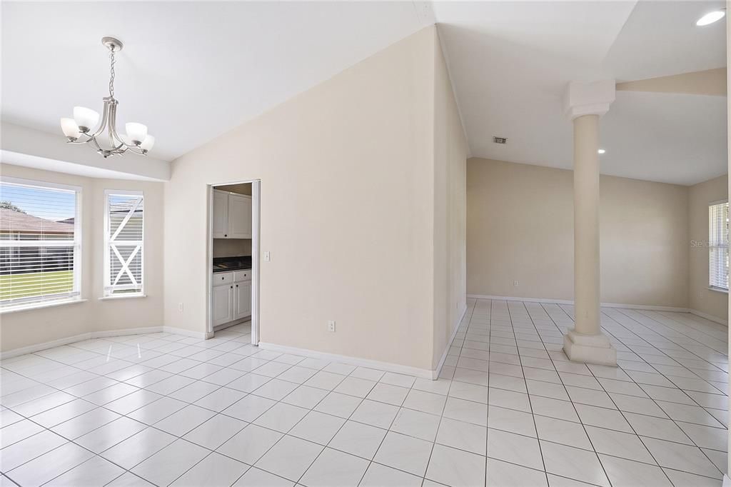 En Venta: $399,000 (4 camas, 2 baños, 1957 Pies cuadrados)