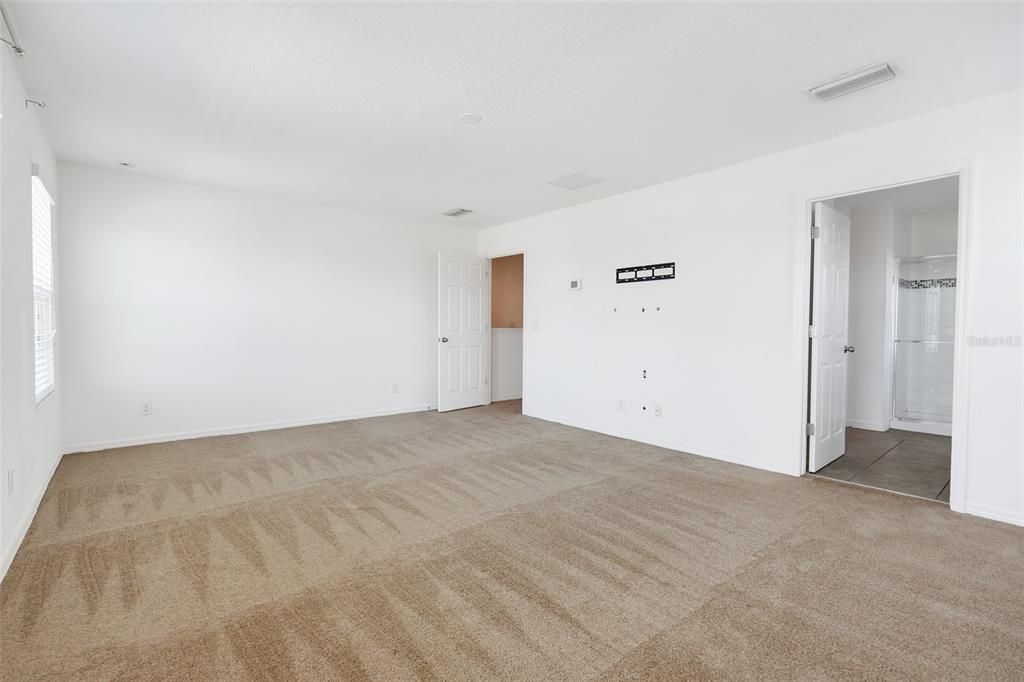 Active With Contract: $2,900 (4 beds, 3 baths, 2563 Square Feet)