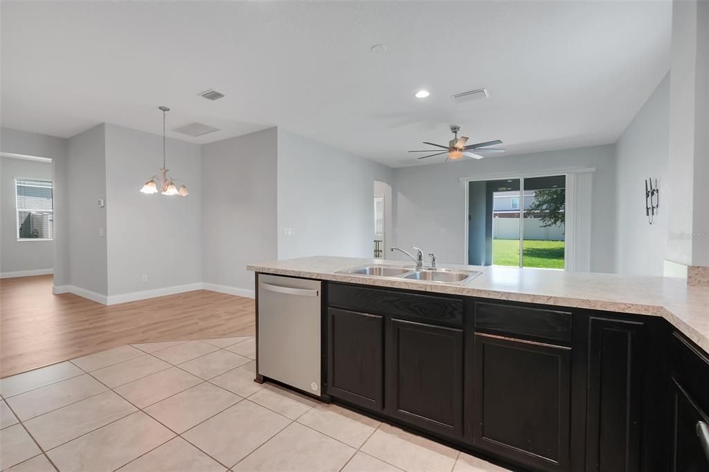 Active With Contract: $2,900 (4 beds, 3 baths, 2563 Square Feet)