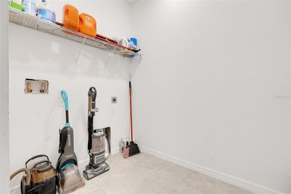Active With Contract: $2,900 (4 beds, 3 baths, 2563 Square Feet)