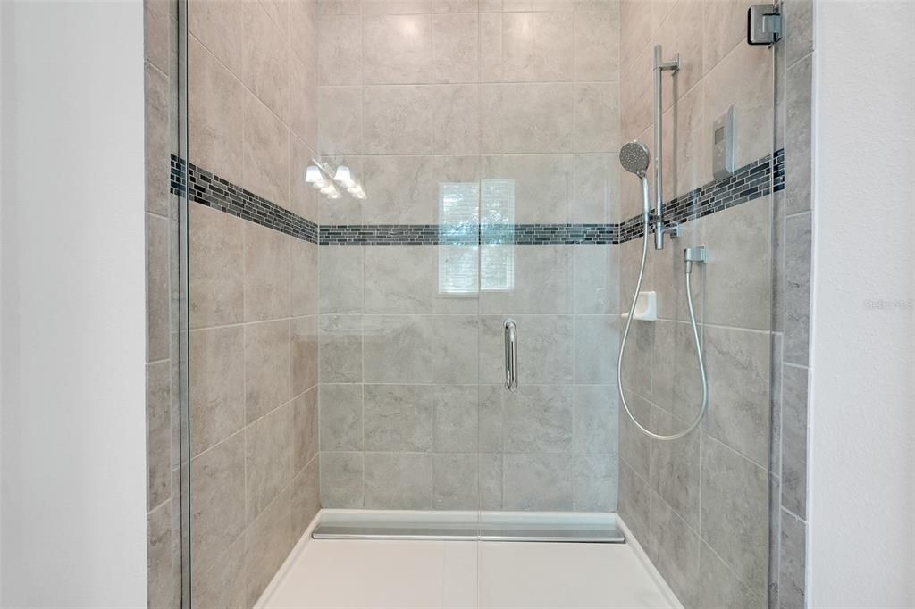 Active With Contract: $2,900 (4 beds, 3 baths, 2563 Square Feet)