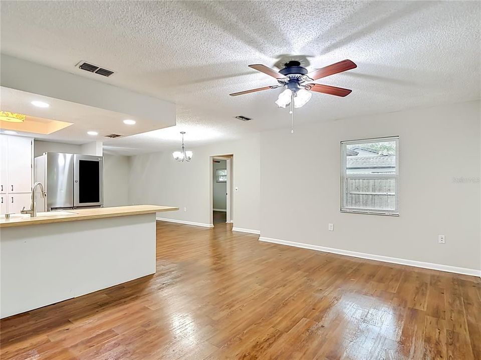Active With Contract: $257,000 (2 beds, 2 baths, 1318 Square Feet)