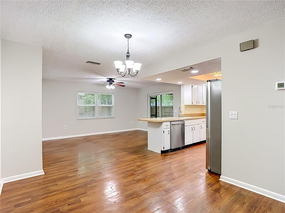 Active With Contract: $257,000 (2 beds, 2 baths, 1318 Square Feet)