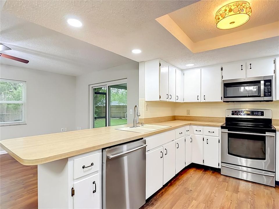 Active With Contract: $257,000 (2 beds, 2 baths, 1318 Square Feet)