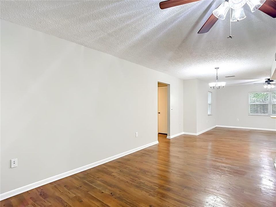 Active With Contract: $257,000 (2 beds, 2 baths, 1318 Square Feet)