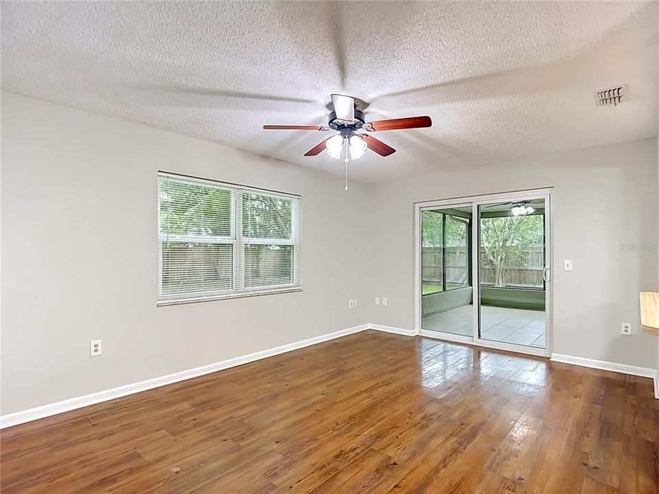 Active With Contract: $257,000 (2 beds, 2 baths, 1318 Square Feet)