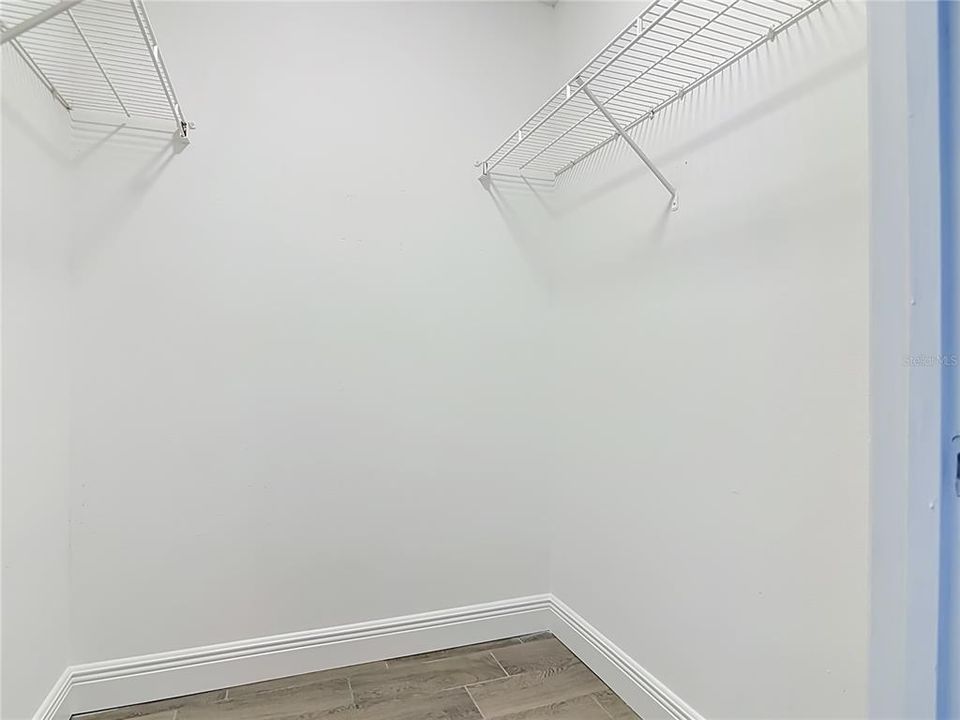 Под контрактом: $289,900 (3 спален, 2 ванн, 1177 Квадратных фут)