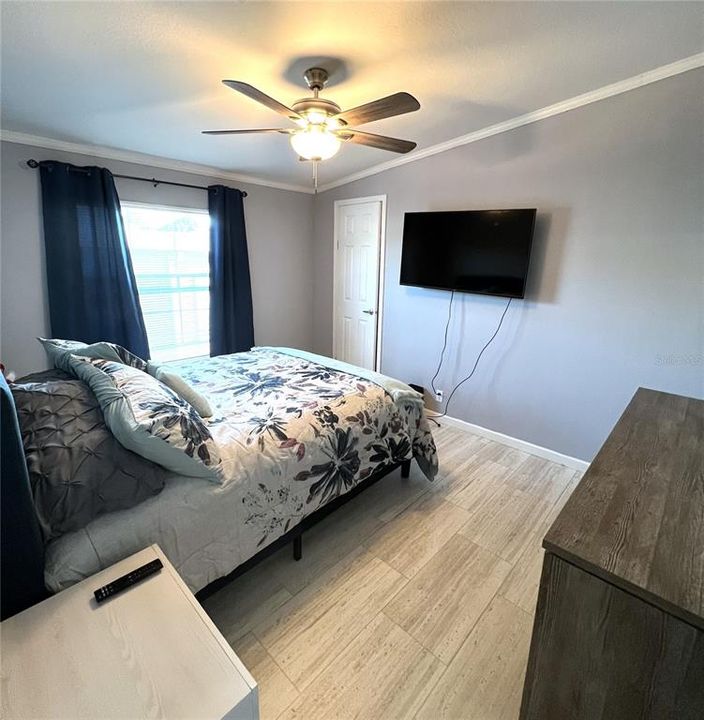 For Sale: $230,000 (3 beds, 2 baths, 1404 Square Feet)