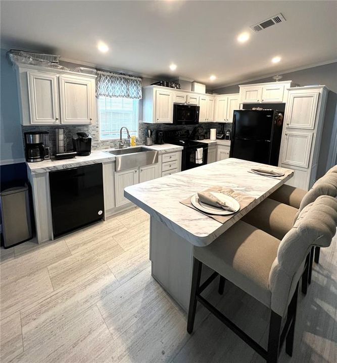 For Sale: $230,000 (3 beds, 2 baths, 1404 Square Feet)