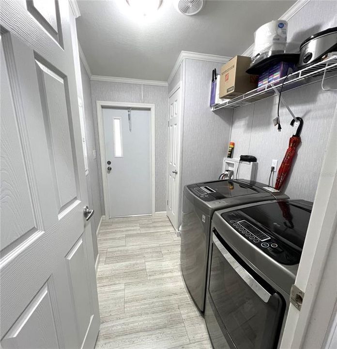 For Sale: $230,000 (3 beds, 2 baths, 1404 Square Feet)