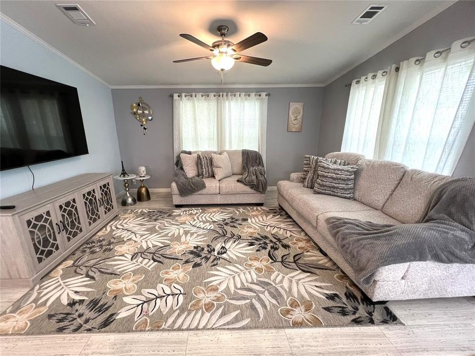 For Sale: $230,000 (3 beds, 2 baths, 1404 Square Feet)