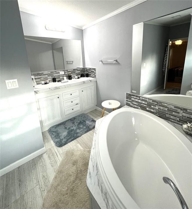 For Sale: $230,000 (3 beds, 2 baths, 1404 Square Feet)