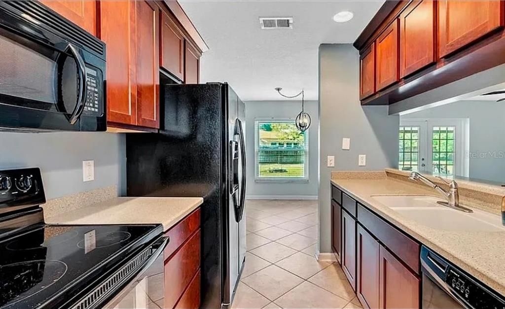 For Rent: $2,150 (3 beds, 2 baths, 1064 Square Feet)