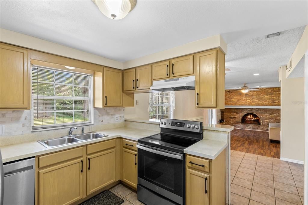 For Sale: $432,500 (4 beds, 2 baths, 2804 Square Feet)