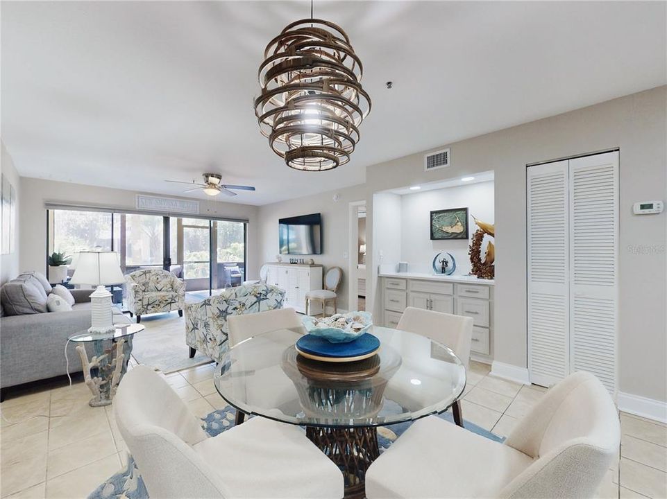 For Sale: $349,000 (2 beds, 2 baths, 1120 Square Feet)