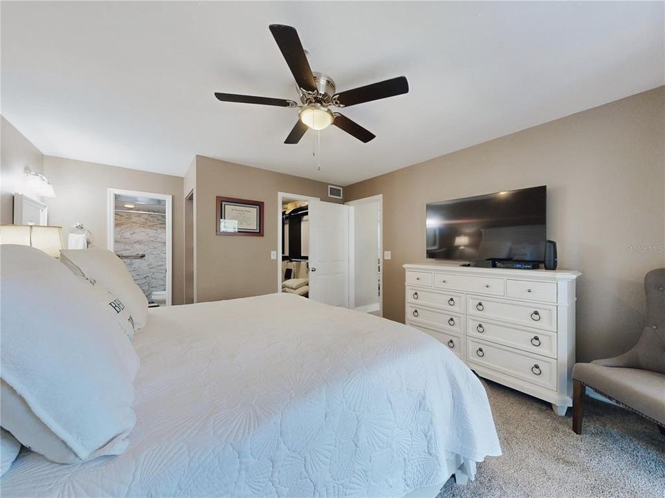 For Sale: $349,000 (2 beds, 2 baths, 1120 Square Feet)