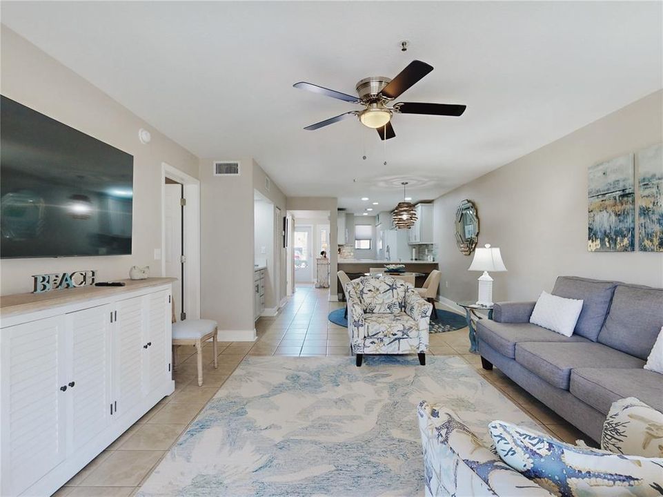 For Sale: $349,000 (2 beds, 2 baths, 1120 Square Feet)